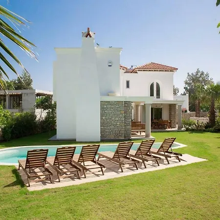 Lux With Private Pool And Jacuzzi فيلة